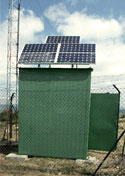 Caseta de comunicaciones con panel solar